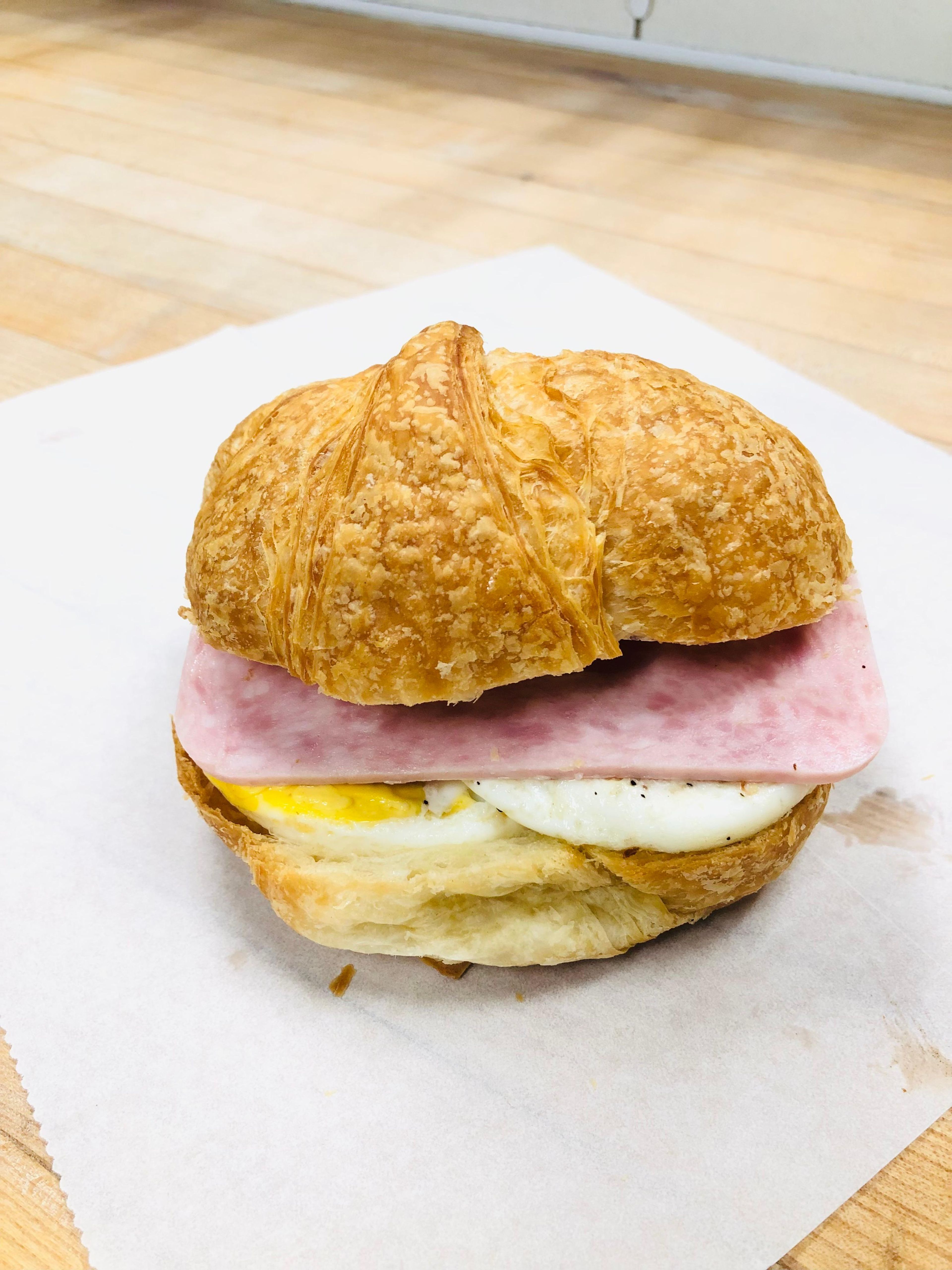 Croissant SW: Ham & Egg.