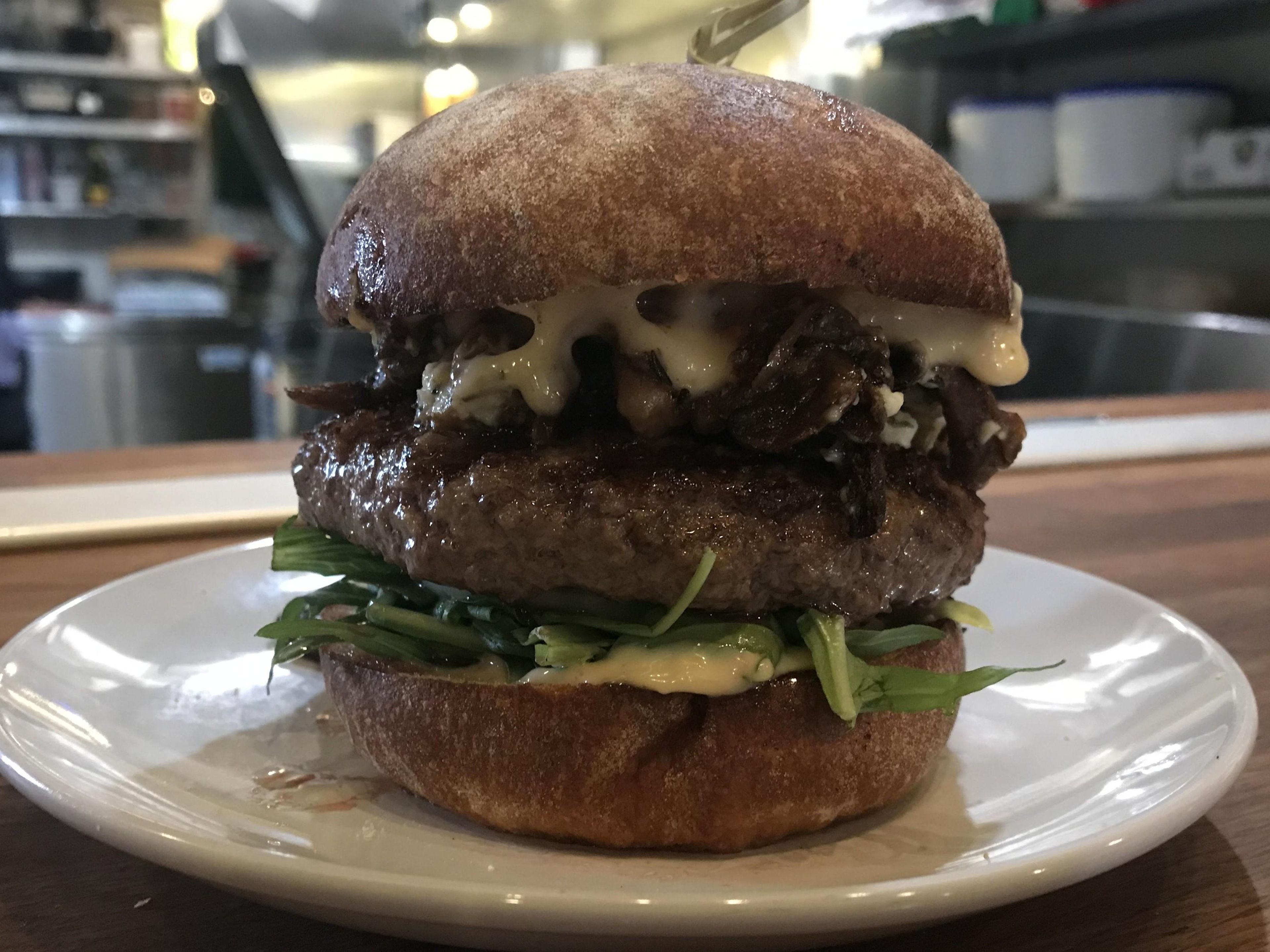 Mushroom-Truffle Burger (gfo).