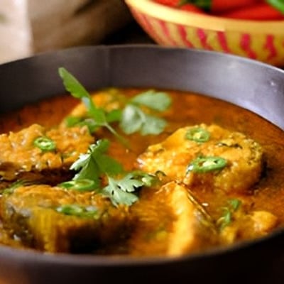 Wild Caught Fresh Atlantic Salmon with your choice of Curry Sauce.