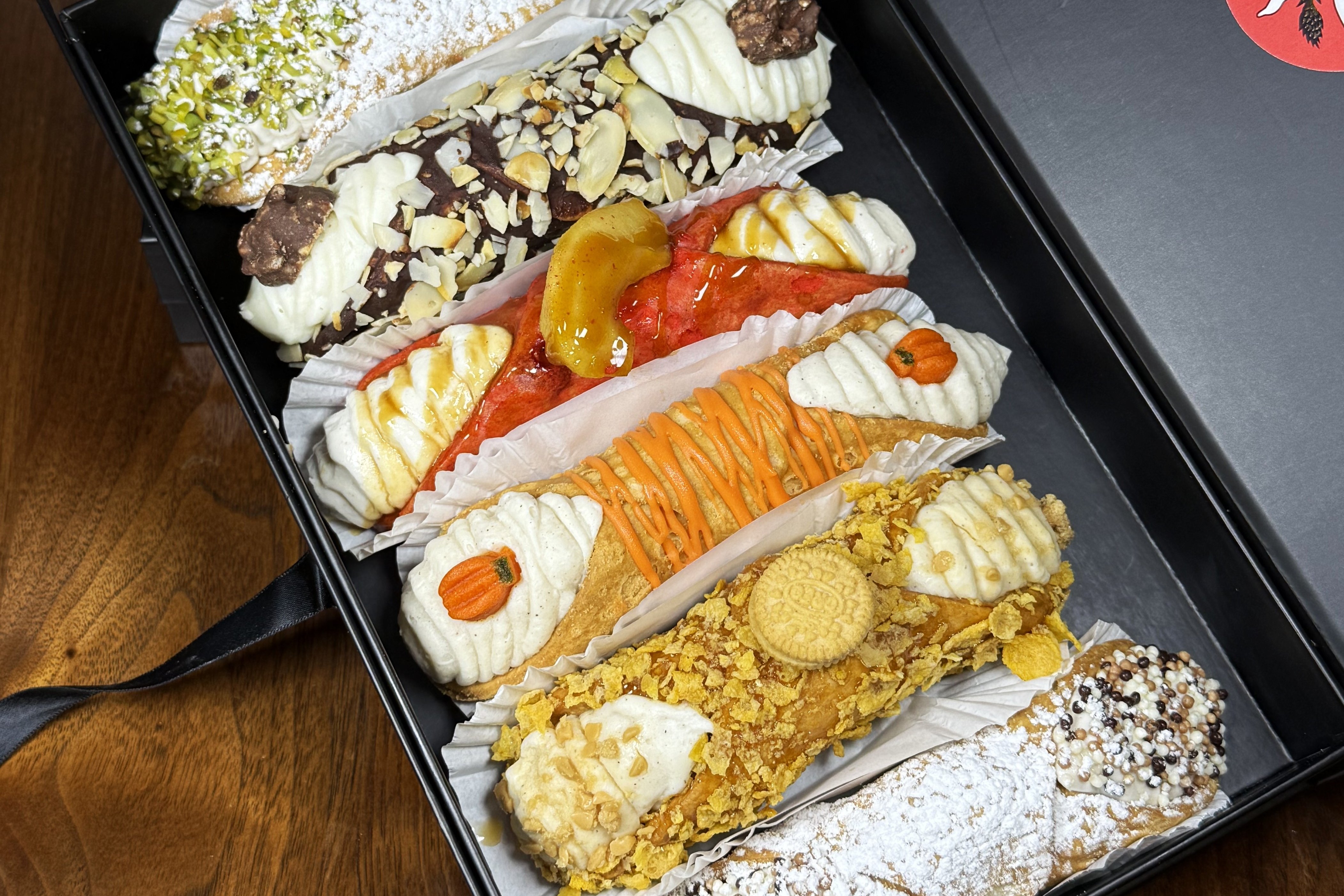 SetBox of 6 Large Gourmet Cannoli