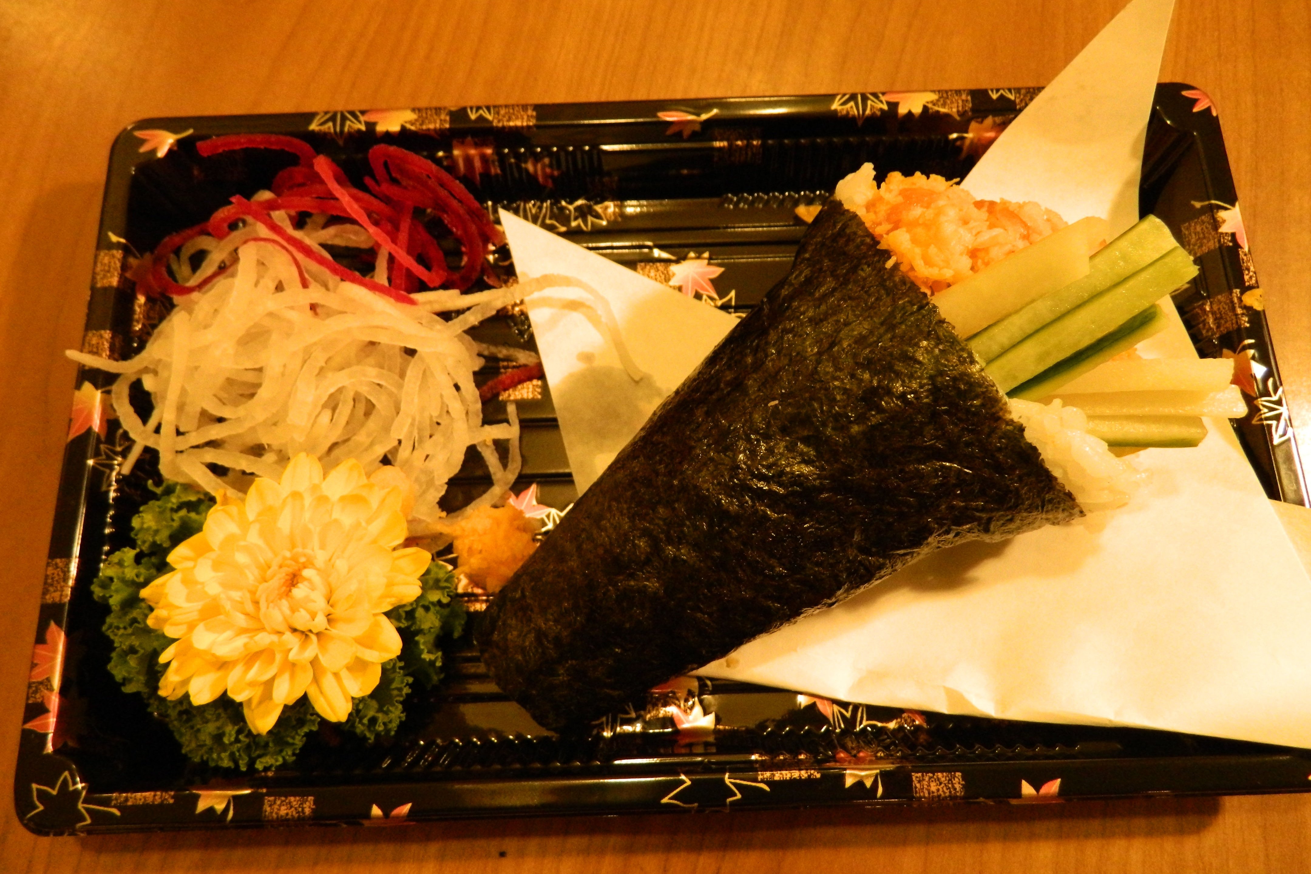 🌶️ Spicy Salmon Hand Roll