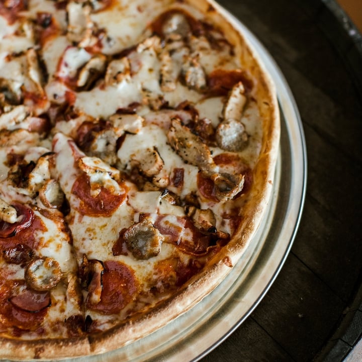 10" MEDITERRANEAN CHICKEN PIZZA