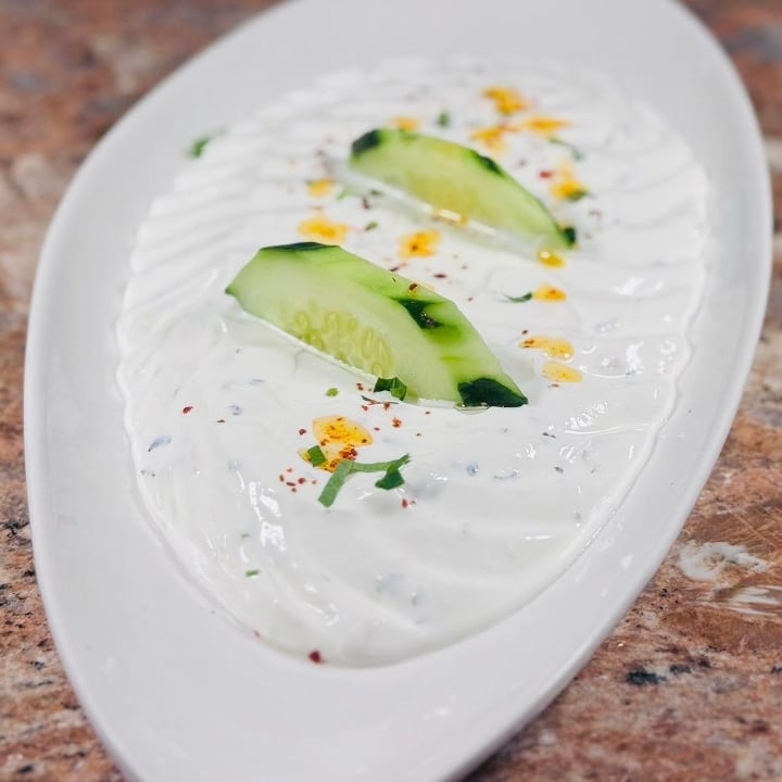 Creamy Yogurt Dip + 2 Pita.
