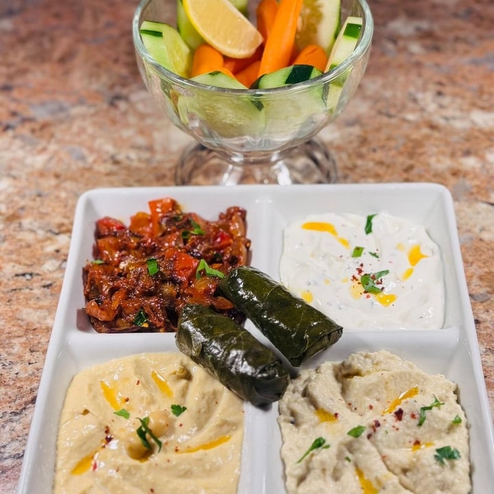 Small Cold Mix + 3 Pita.