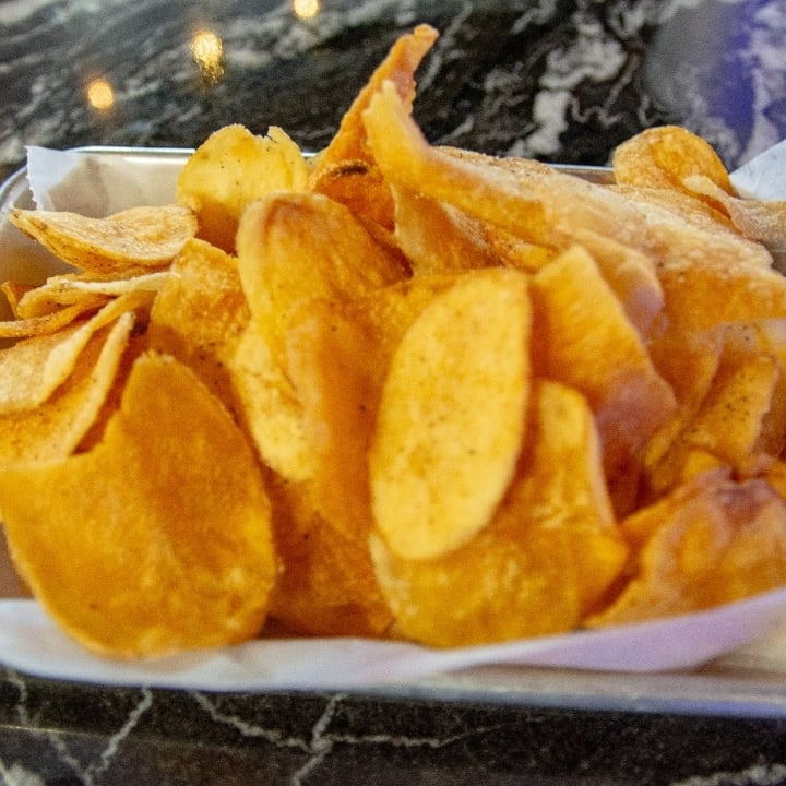 Side Saratoga Chips.