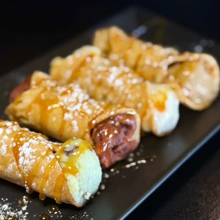Mini Cannolis.