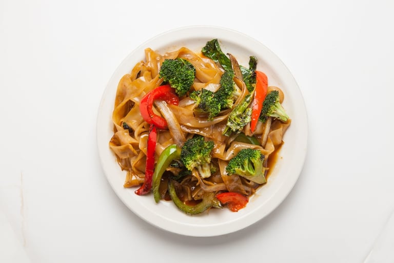 Spicy Red Curry Delights: Thai Noodle Favorites