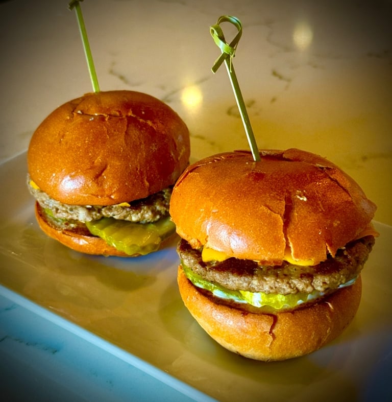 Delicious Cheeseburger Slider: A Crowd Favorite