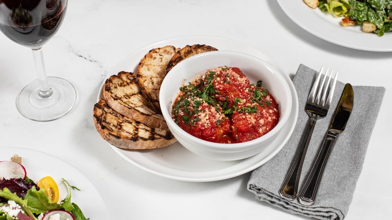 Delicious Italian Fare: Pizza, Pasta, and More