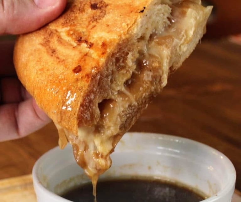 Crunchy Onion Rings: A Bar & Grill Favorite