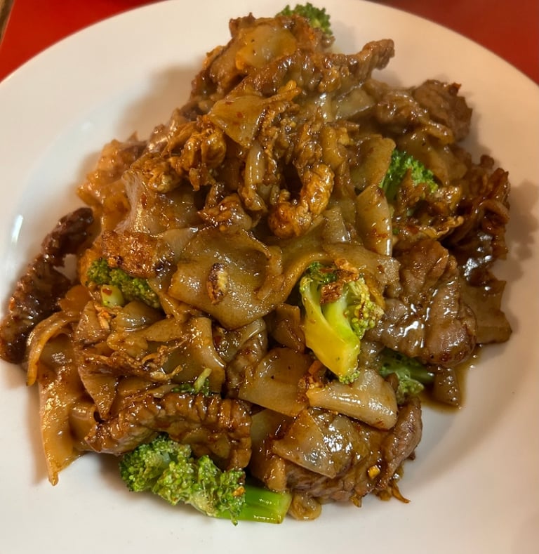 Delicious Lunch Options at Our Thai Restaurant