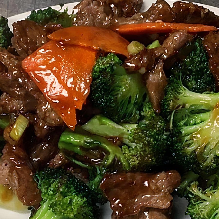 Broccoli Beef (7-10).