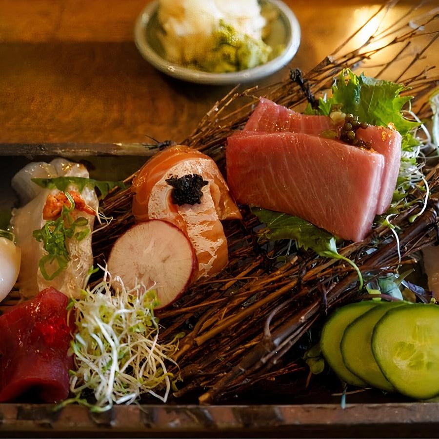 Sashimi (16 pcs) Omakase.