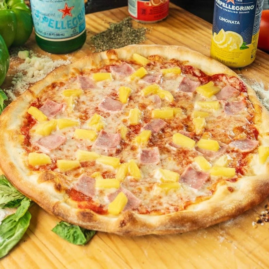 Medium 14" Hawaiian Pizza.
