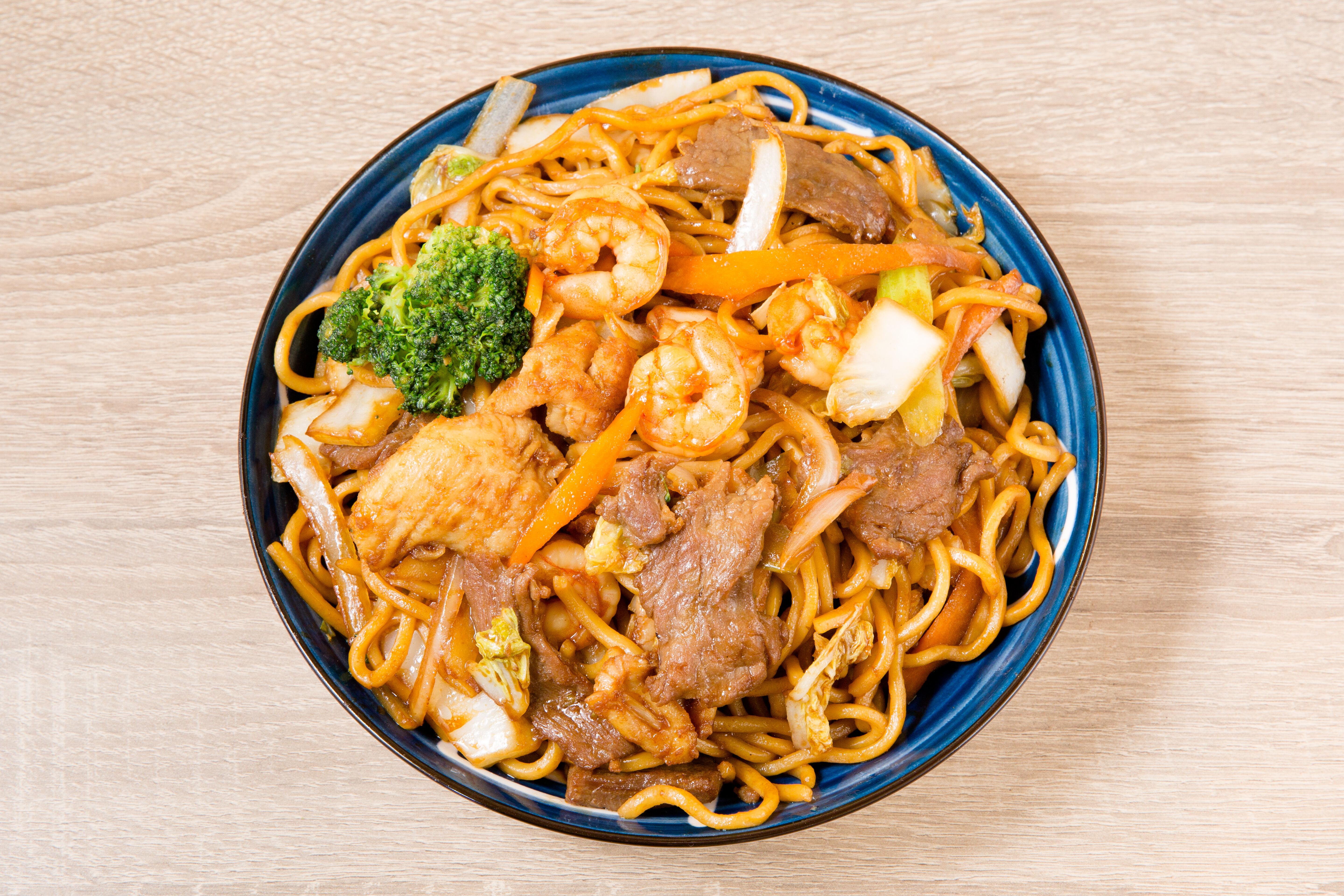 House Pan Fried Lo Mein 特色炒面.