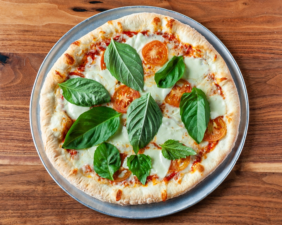 18" Margherita Pizza.