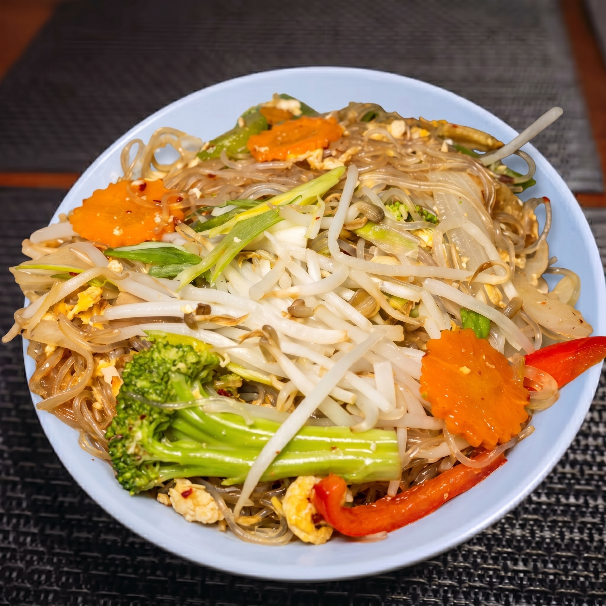 Pad Woon Sen (Glass).
