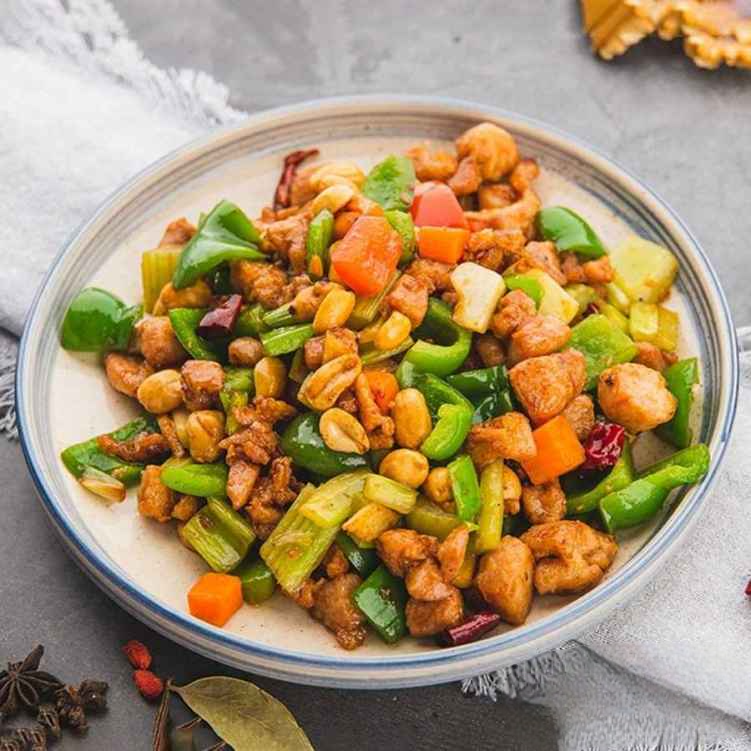 CK5. 宮保雞丁/Kung Pao Chicken with Peanuts Poultry.