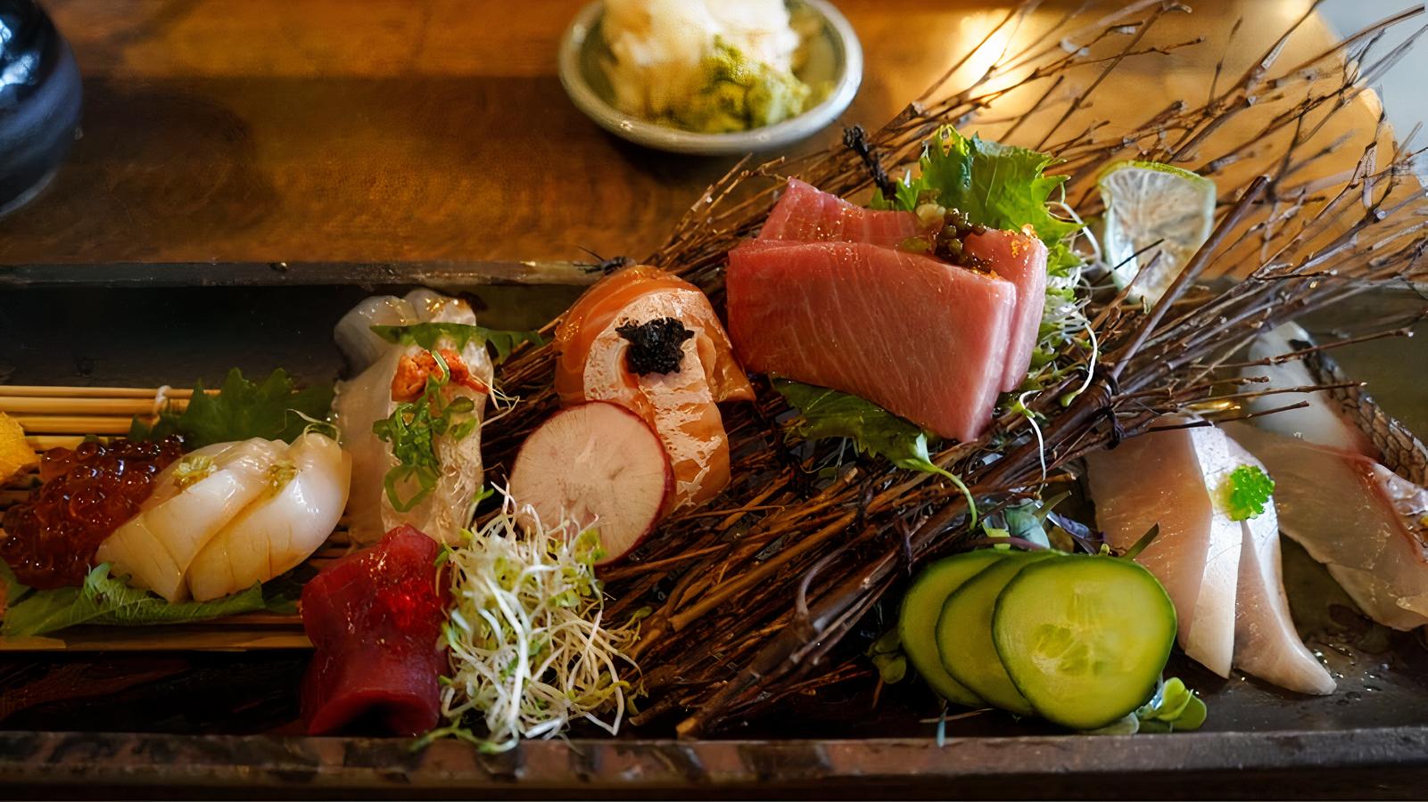 Sashimi (16 pcs) Omakase.