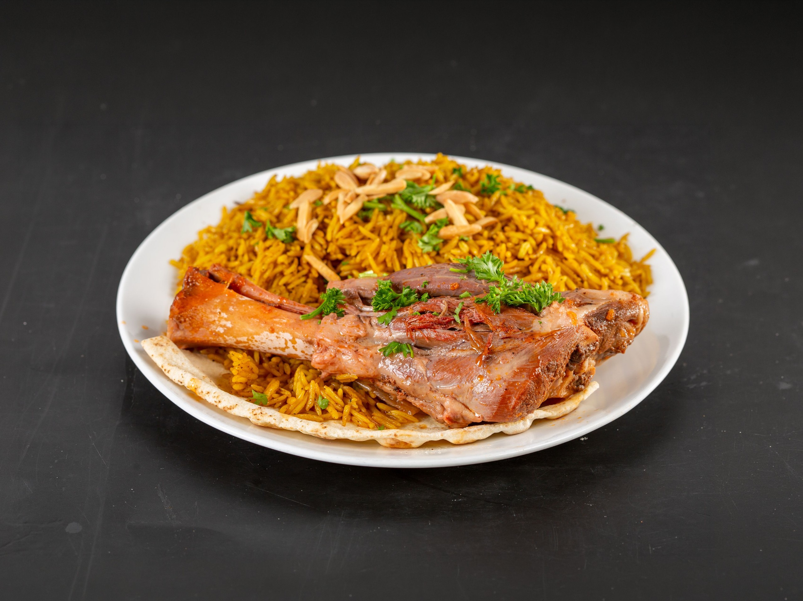 Lamb Shank Quzi Plate / صحن قوزي مع ساق الخروف.