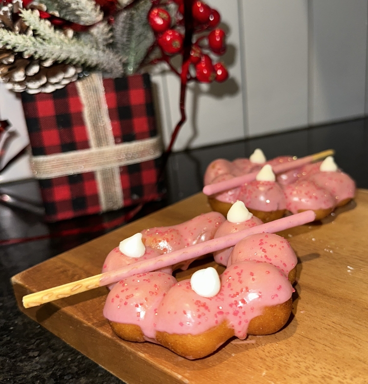 STRAWBERRY MOCHI DONUT.