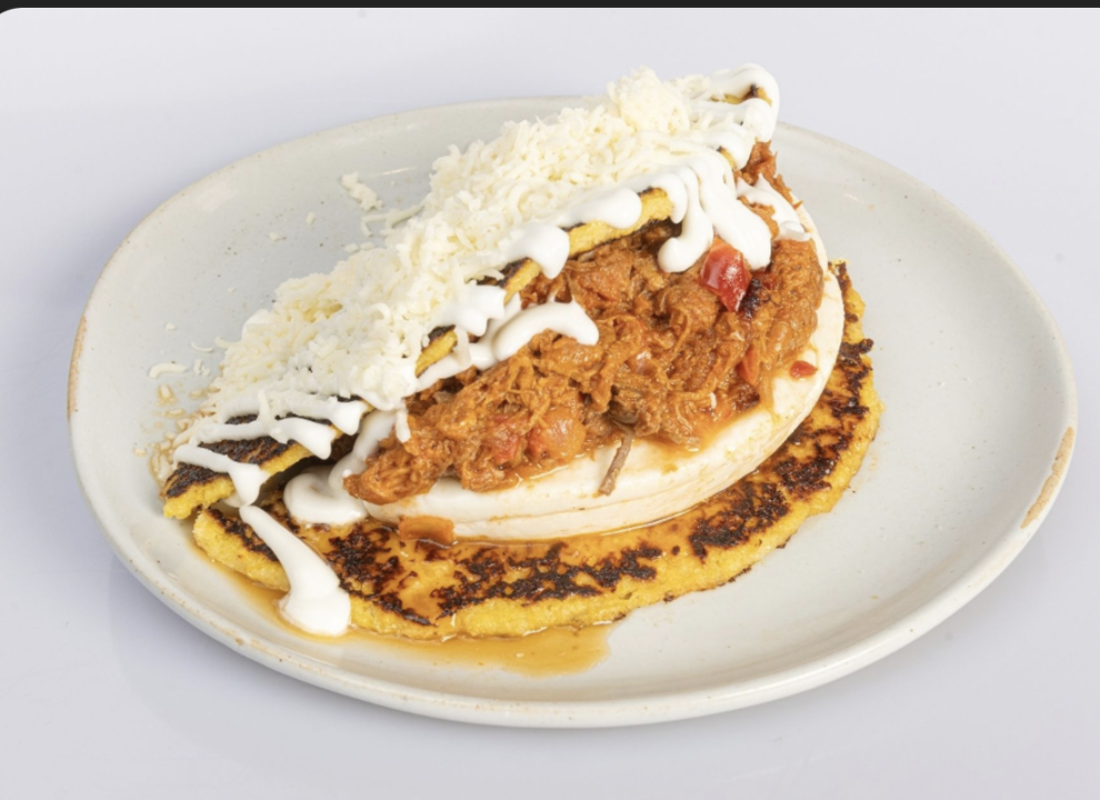 Cachapa con Carne mechada.