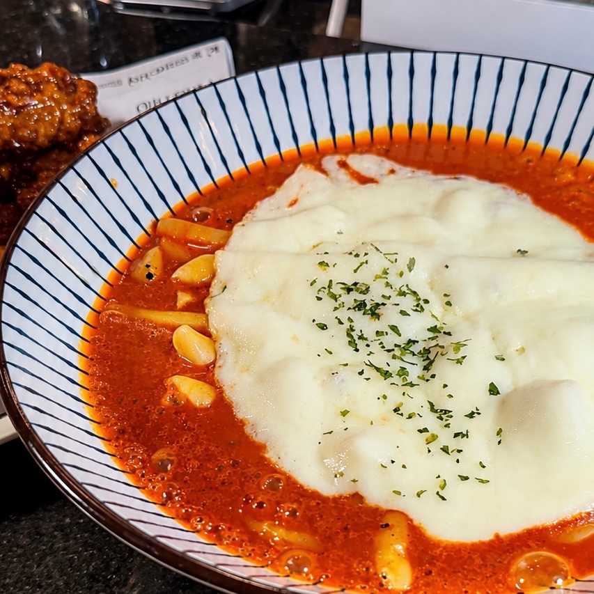 ShinJeon Ttukbokki 신전st 떡볶이.