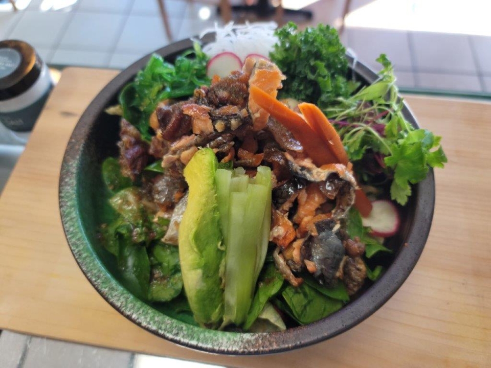 VG4-SALMON SKIN SALAD.