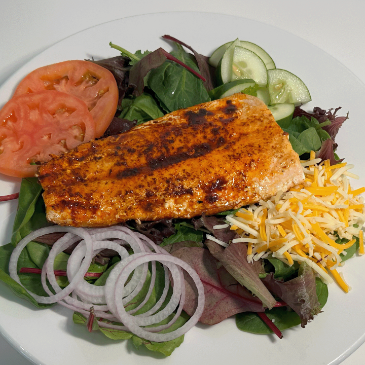 MIXED GREENS W/ SALMON.