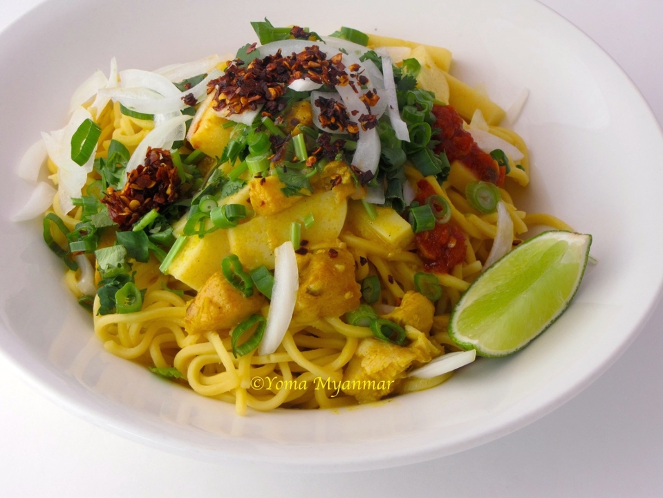 Golden Chicken Noodle (ShweTaungKhohSwae) ရွှေတောင်ခေါက်ဆွဲ.