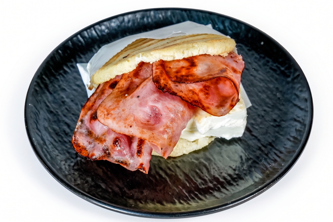Jamón Y Queso Arepa.
