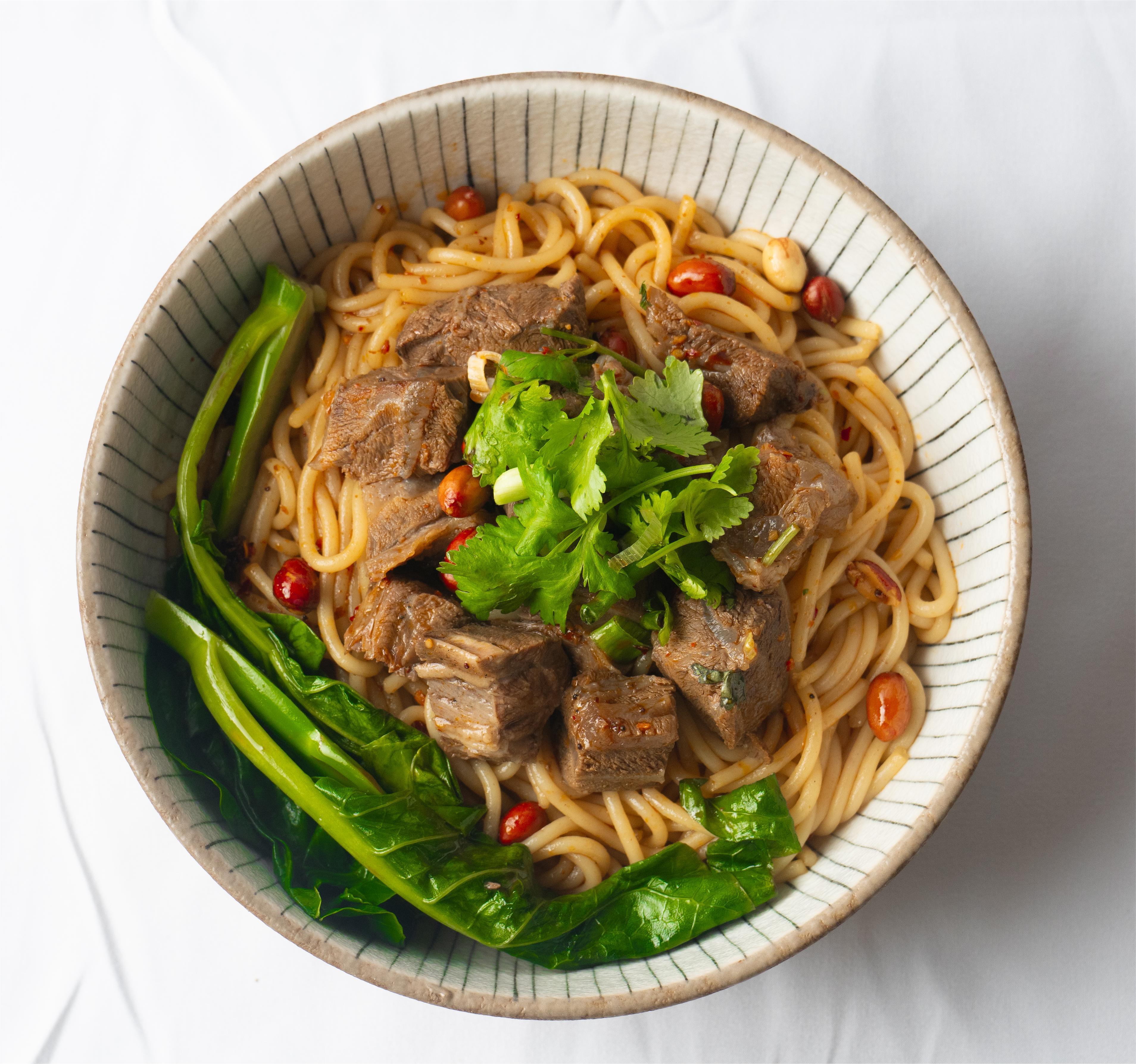 Dry Mixed Beef Noodle / 牛肉干拌粉/面.