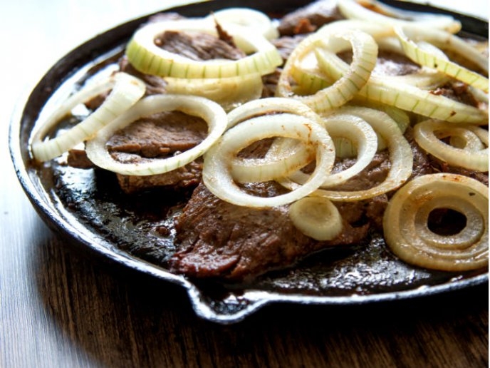 Bistec Encebollado.