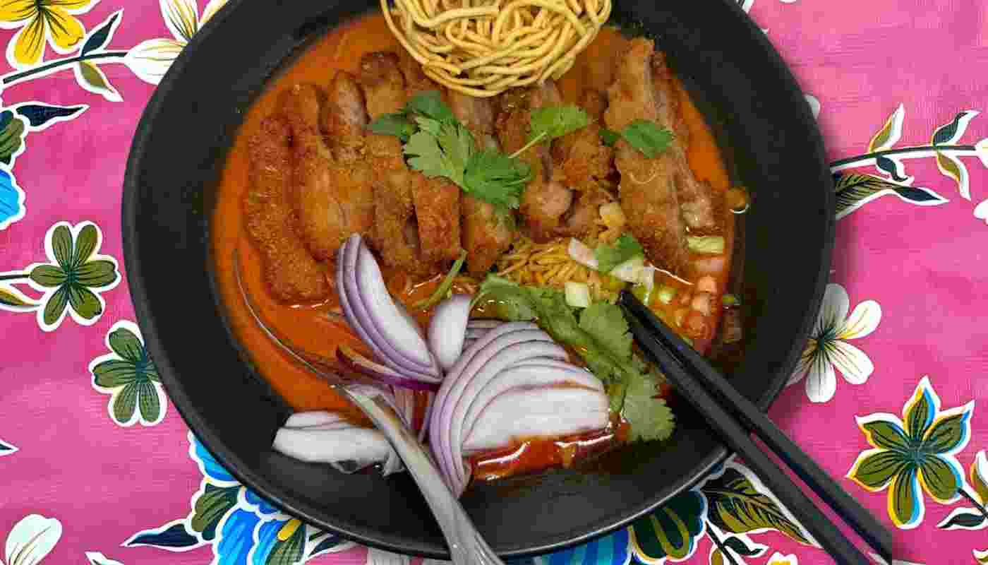 KHAO SOI CRISPY CHICKEN.