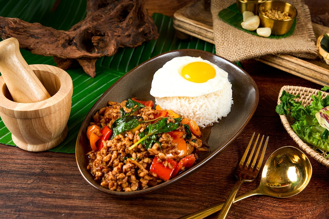 KRA-PAO-GAI-KAI-DAO.