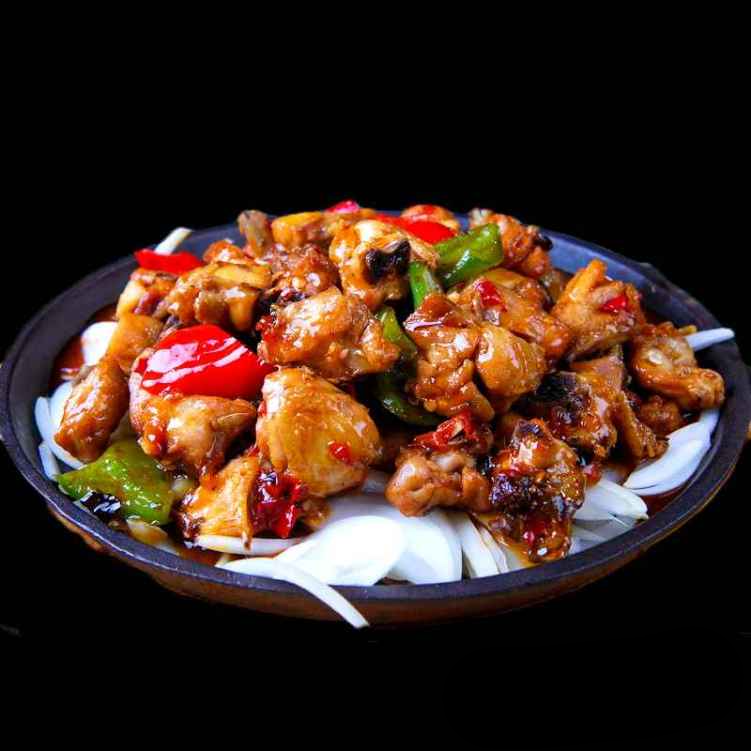 HT2. 鐵板豉汁雞/Sizzling Sliced Chicken w. Black Bean Sauce.