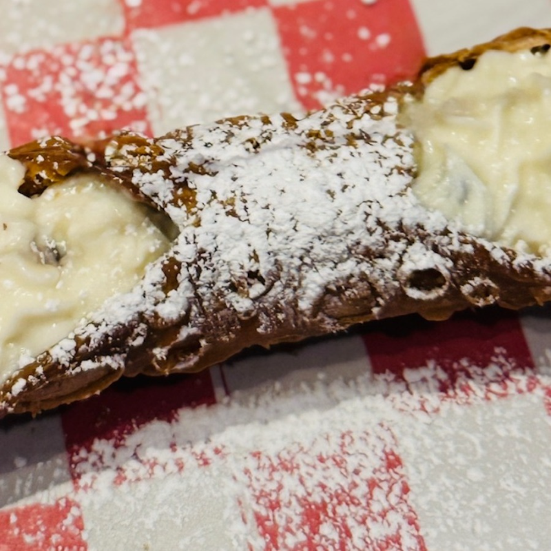 Cannoli.