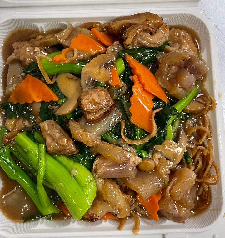 牛腩炒面 145.Chinese Beef brisket and tendon Chow Mein.
