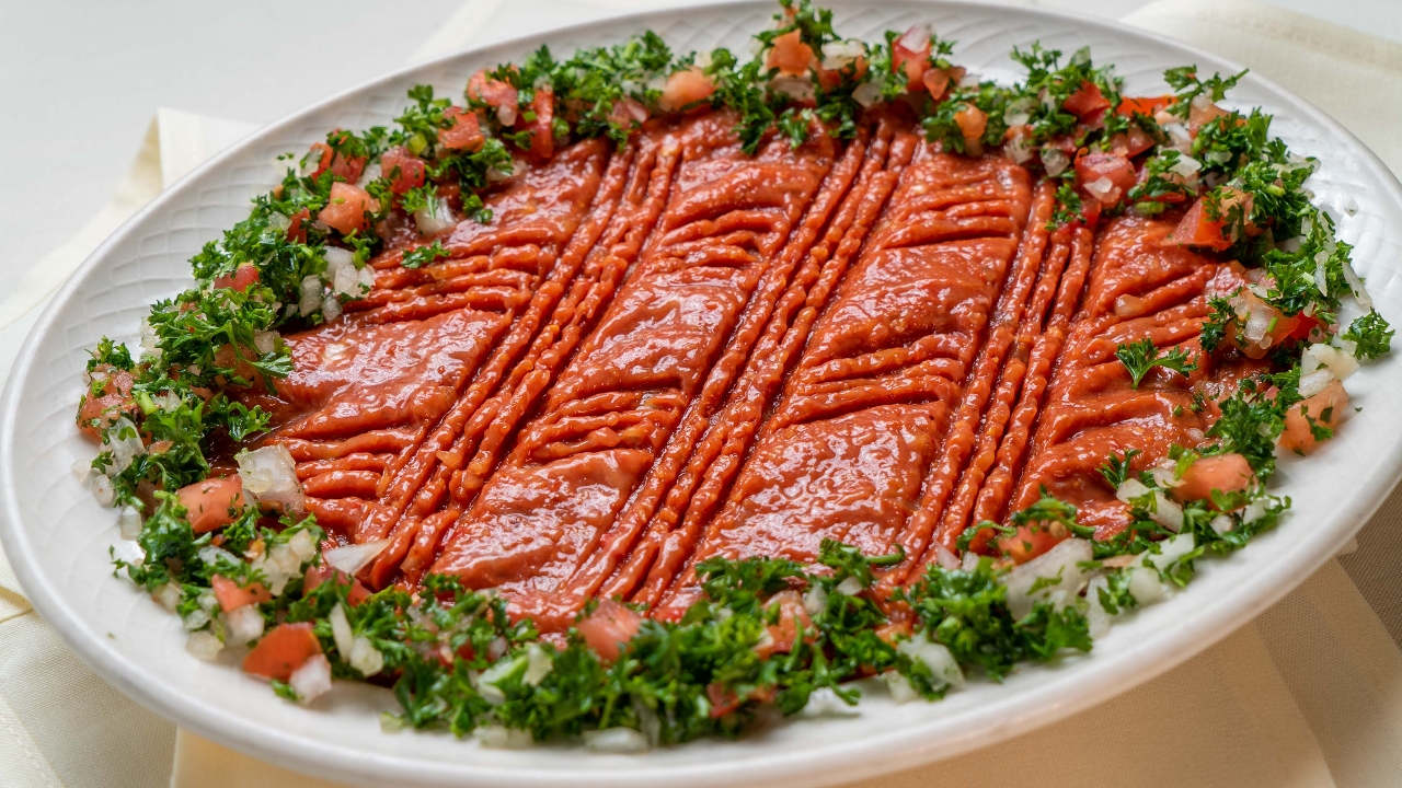 Kebbah Nayyeh (Chi-kofa).