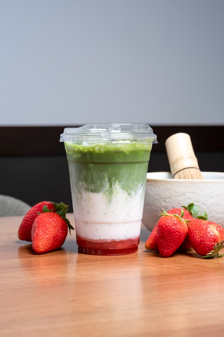 Strawberry Matcha Latte (Iced).
