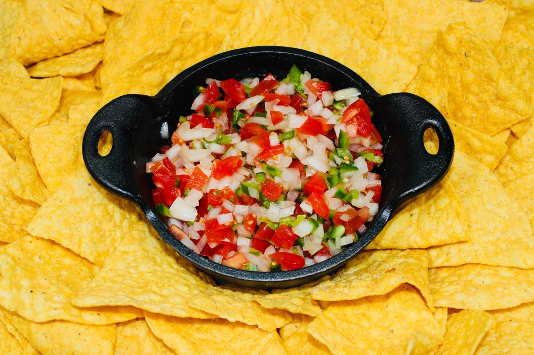 Pico De Gallo & Chips (Sharable).