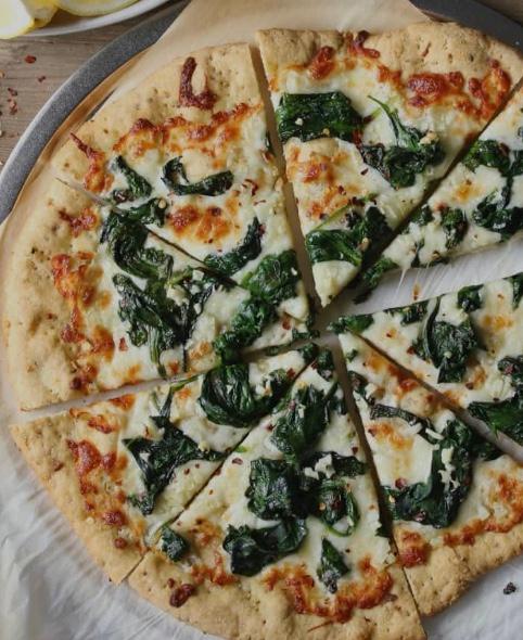 SM WHITE PIE WITH GARLIC AND SPINACH PIZZA.
