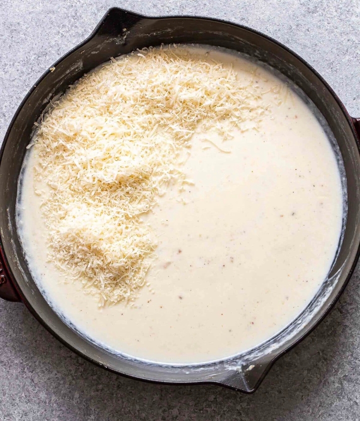 Side of Alfredo Sauce (8oz).