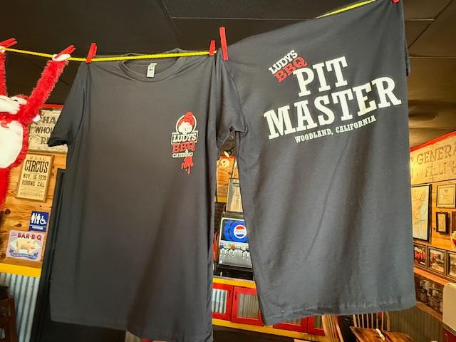 Ludy's BBQ Pit Master black Tee.