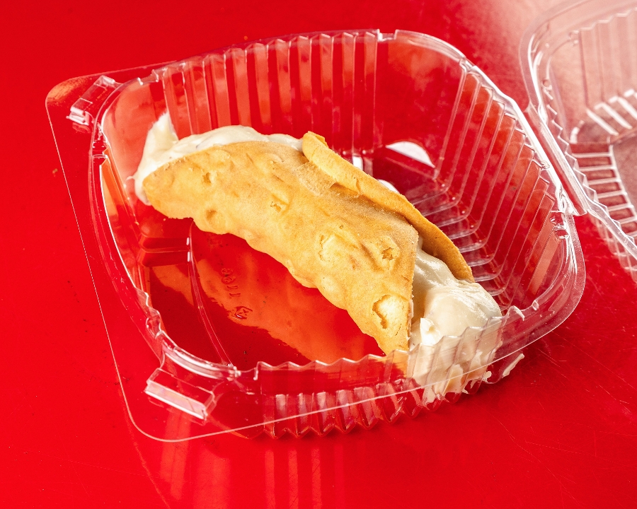 Single Cannoli.