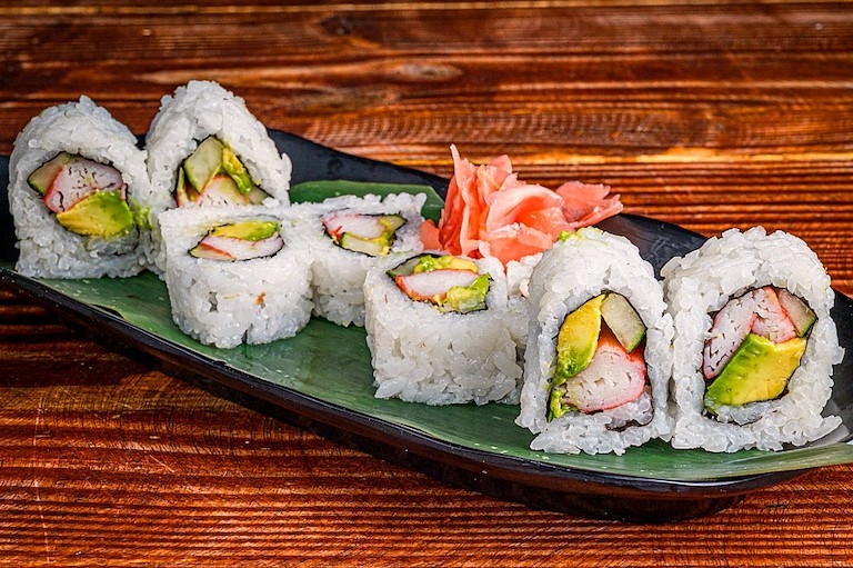 CLASSIC CALIFORNIA ROLL.