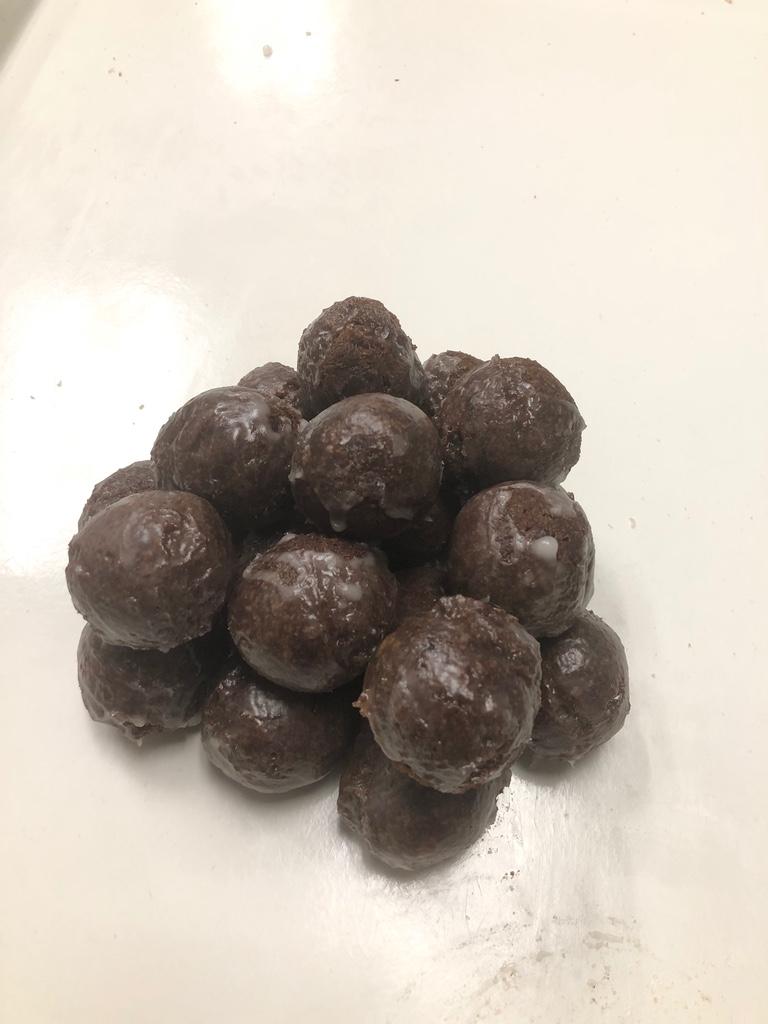 1/2 DZ Holes: Chocolate Cake (Fri to Sun).