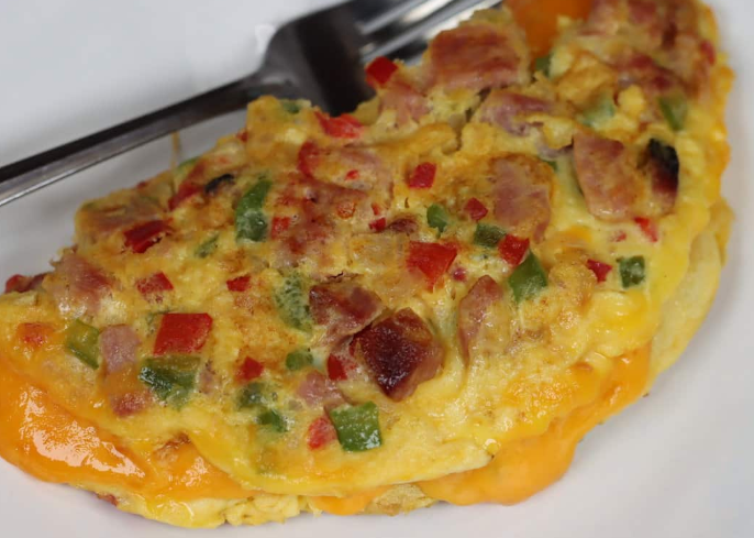 Mangú con western omelette.