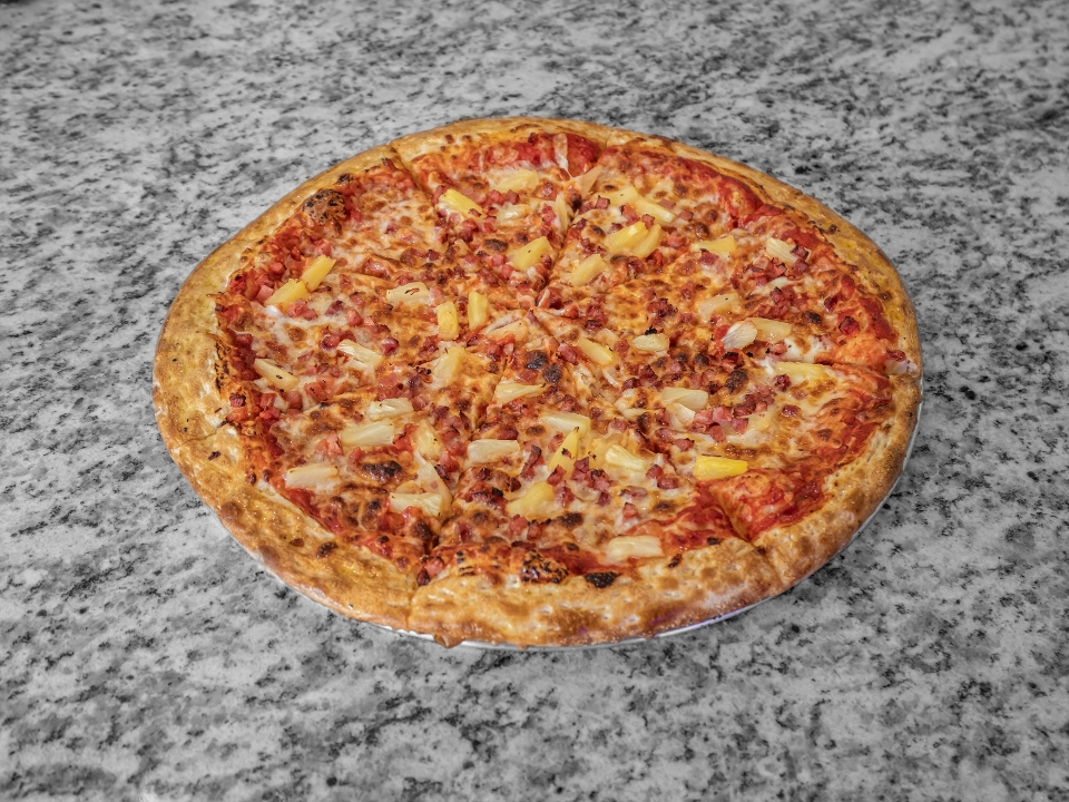 SMALL HAWAIIAN PIZZA.
