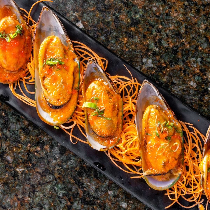 Baked Mussels (5pcs).